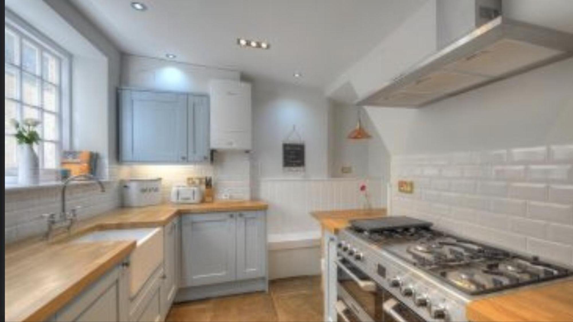 Little Monmouth 4 Bedroom Cottage, Old Town Lyme Regis, Dog Friendly And Parking Exterior photo